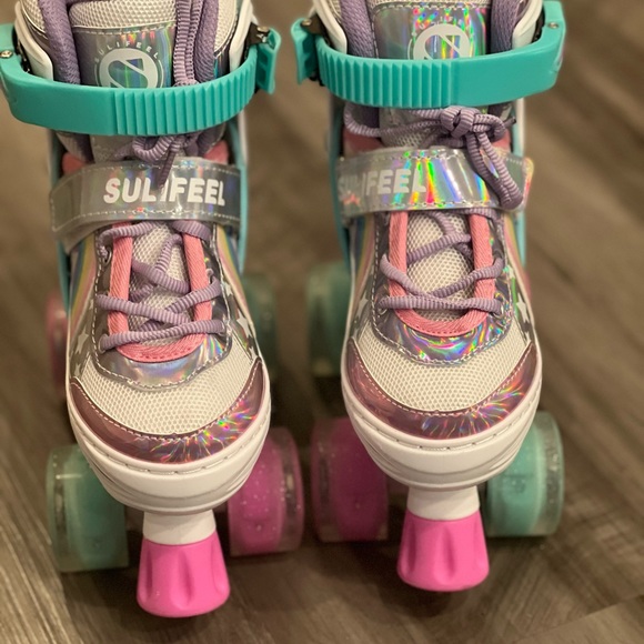 Rainbow little kid light up roller skates. - Picture 4 of 8